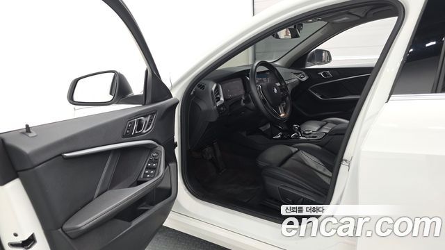 BMW 1 Series (F40) 120i Advantage 2022 — фото 10