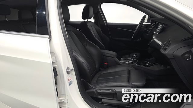 BMW 1 Series (F40) 120i Advantage 2022 — фото 11