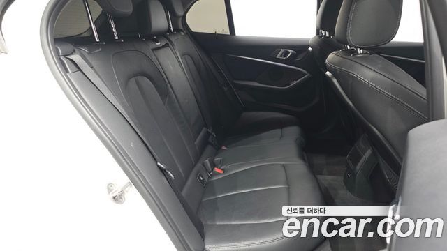 BMW 1 Series (F40) 120i Advantage 2022 — фото 12