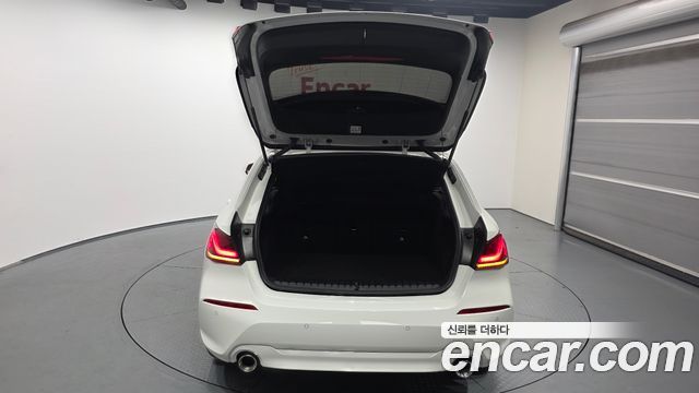 BMW 1 Series (F40) 120i Advantage 2022 — фото 20