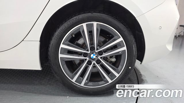 BMW 1 Series (F40) 120i Advantage 2022 — фото 21