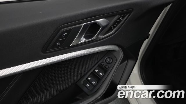BMW 1 Series (F40) 120i Advantage 2022 — фото 29