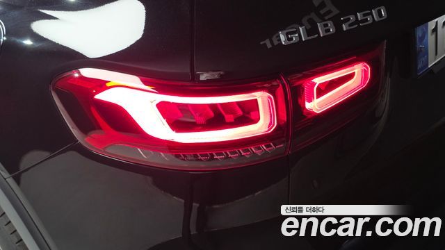 Mercedes-Benz GLB-Class (X247) GLB250 4MATIC 2023 — фото 29