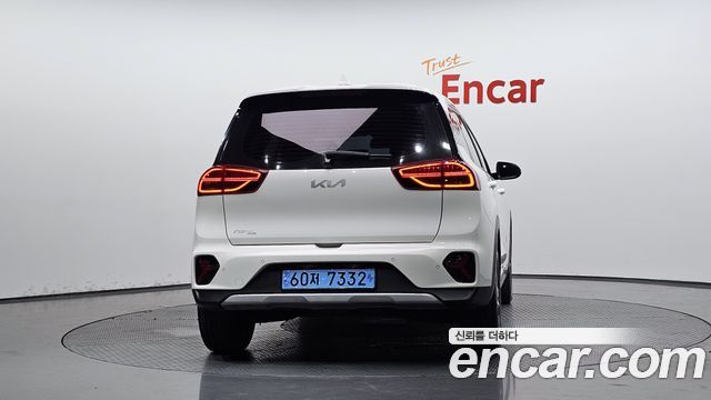 Kia Niro Plus Air 2023 — фото 4