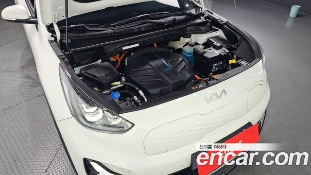 Kia Niro Plus Air 2023 — фото 6