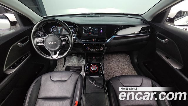Kia Niro Plus Air 2023 — фото 7