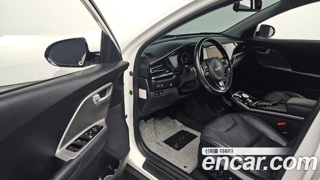 Kia Niro Plus Air 2023 — фото 10