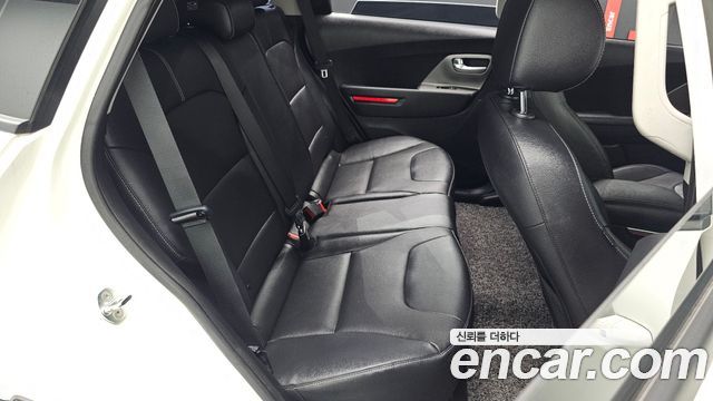 Kia Niro Plus Air 2023 — фото 11