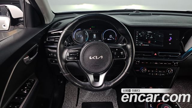 Kia Niro Plus Air 2023 — фото 14