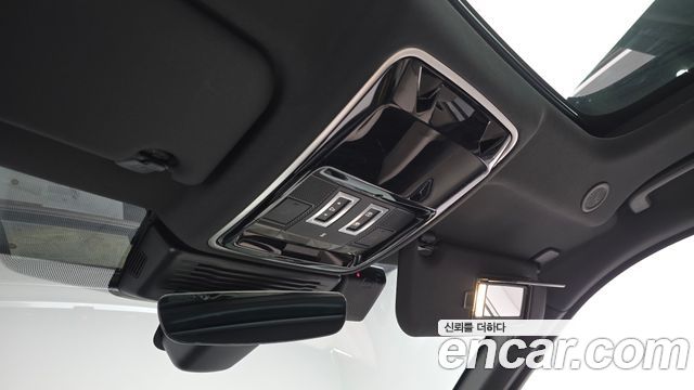 Land Rover Range Rover Velar 2.0 P250 R-Dynamic SE 2023 — фото 23