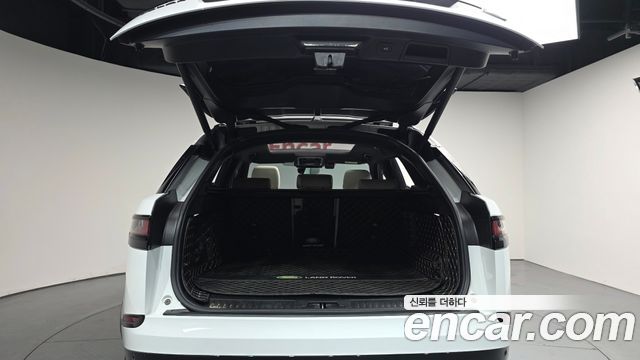 Land Rover Range Rover Velar 2.0 P250 R-Dynamic SE 2023 — фото 24