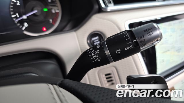 Land Rover Range Rover Velar 2.0 P250 R-Dynamic SE 2023 — фото 33