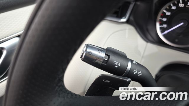 Land Rover Range Rover Velar 2.0 P250 R-Dynamic SE 2023 — фото 36