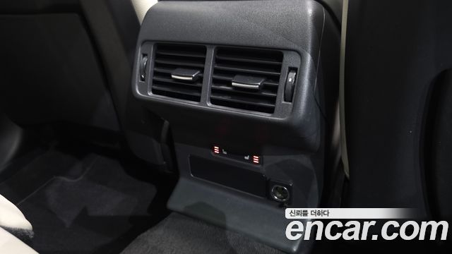 Land Rover Range Rover Velar 2.0 P250 R-Dynamic SE 2023 — фото 37