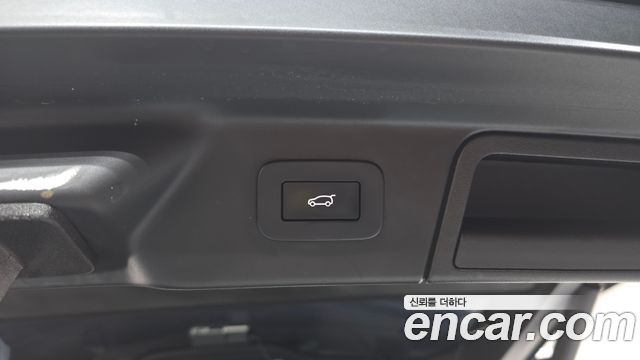 Land Rover Range Rover Velar 2.0 P250 R-Dynamic SE 2023 — фото 41