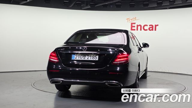 Mercedes-Benz E-Class (W213) E300 4MATIC Avnatgarde 2019 — фото 4