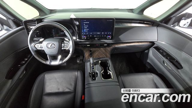 Lexus LM (II) 500h Royal 2025 — фото 7