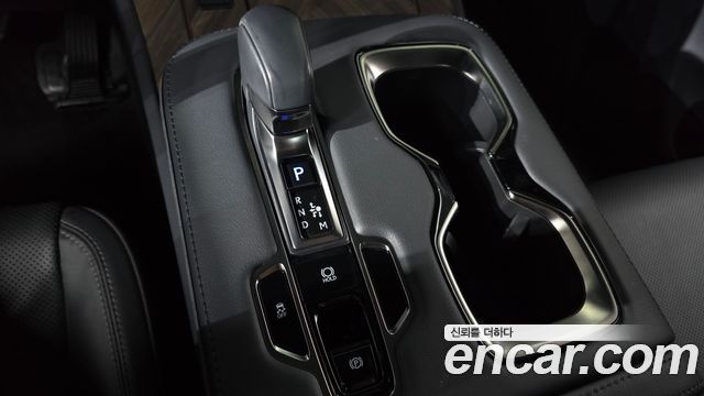 Lexus LM (II) 500h Royal 2025 — фото 9