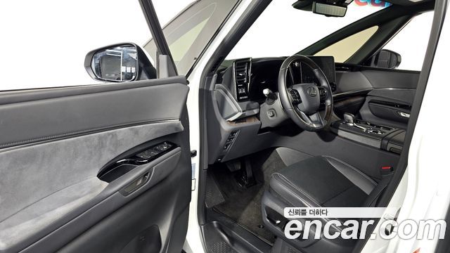 Lexus LM (II) 500h Royal 2025 — фото 10