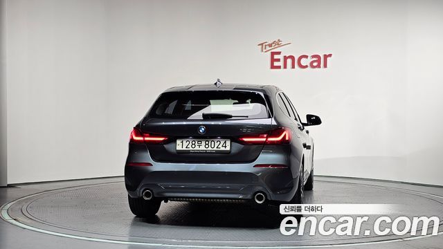 BMW 1 Series (F40) 120i Advantage 2021 — фото 4