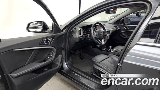 BMW 1 Series (F40) 120i Advantage 2021 — фото 10