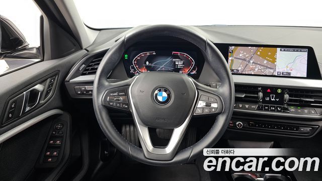 BMW 1 Series (F40) 120i Advantage 2021 — фото 17