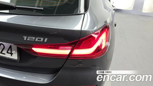 BMW 1 Series (F40) 120i Advantage 2021 — фото 29