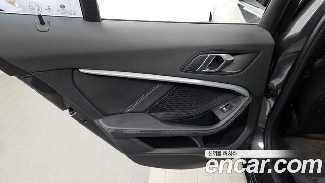 BMW 1 Series (F40) 120i Advantage 2021 — фото 31
