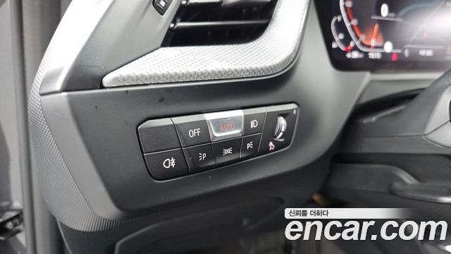 BMW 1 Series (F40) 120i Advantage 2021 — фото 33