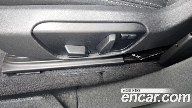 BMW 1 Series (F40) 120i Advantage 2021 — фото 37