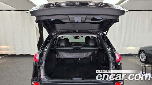 Jeep Cherokee (KL) 2.4 Longitude High AWD 2019 — фото 20