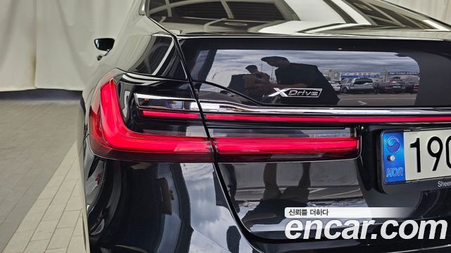 BMW 7 Series (G11) 730Ld xDrive M Sport 2021 — фото 23