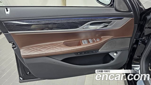BMW 7 Series (G11) 730Ld xDrive M Sport 2021 — фото 24