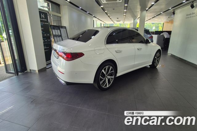 Mercedes-Benz E-Class (W214) E220d 4MATIC Exclusive 2024 — фото 2