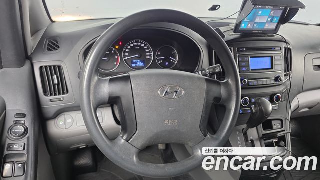 Hyundai Grand Starex Van 3-Seater Style 2021 — фото 12