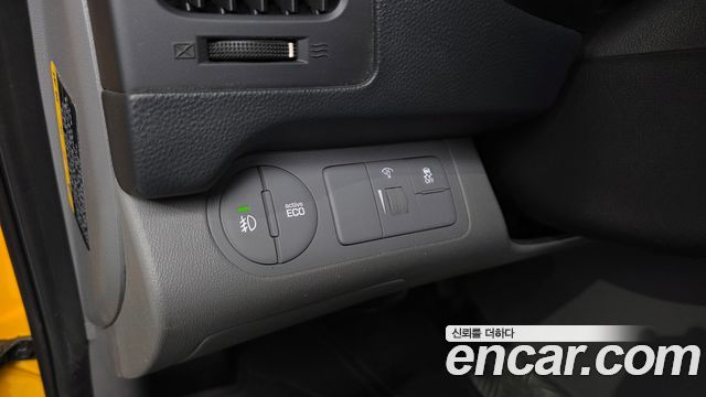 Hyundai Grand Starex Van 3-Seater Style 2021 — фото 15