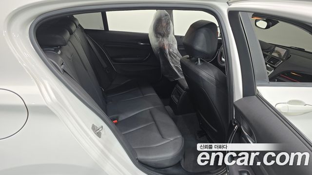 BMW 1 Series (F20) 118d Sport 5Door 2016 — фото 11