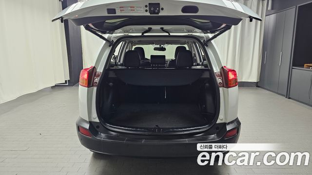 Toyota RAV4 2.5 4WD 4th 2015 — фото 16