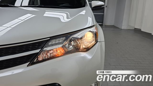 Toyota RAV4 2.5 4WD 4th 2015 — фото 22
