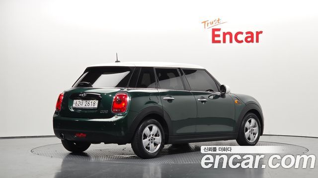 MINI Cooper 5Door Standard 3rd 2017 — фото 2
