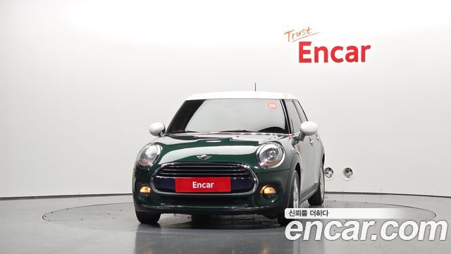 MINI Cooper 5Door Standard 3rd 2017 — фото 3