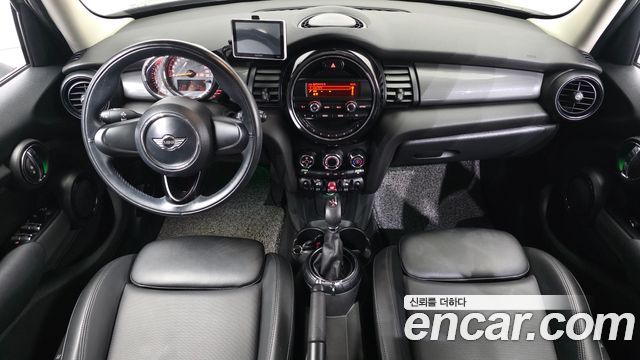 MINI Cooper 5Door Standard 3rd 2017 — фото 7