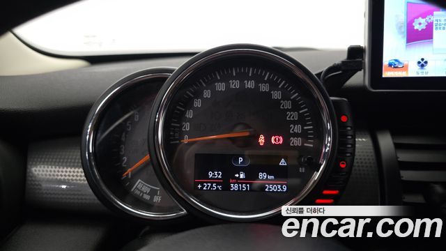 MINI Cooper 5Door Standard 3rd 2017 — фото 8