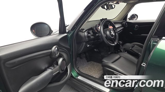 MINI Cooper 5Door Standard 3rd 2017 — фото 10