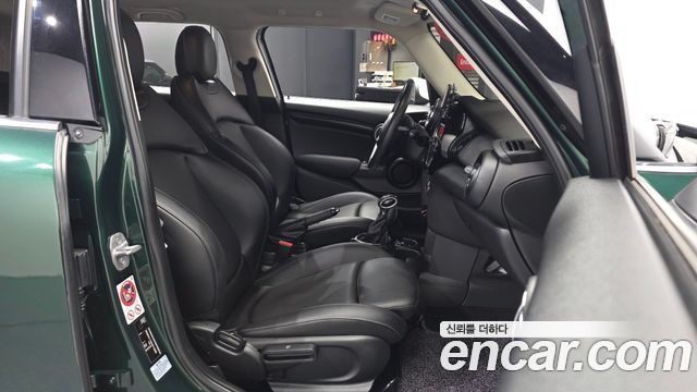 MINI Cooper 5Door Standard 3rd 2017 — фото 11