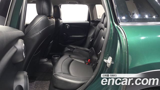 MINI Cooper 5Door Standard 3rd 2017 — фото 12