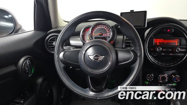 MINI Cooper 5Door Standard 3rd 2017 — фото 13