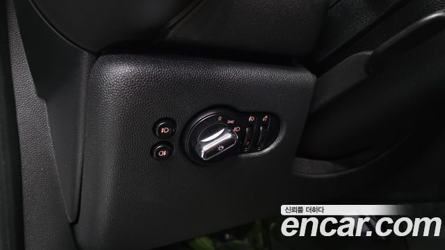 MINI Cooper 5Door Standard 3rd 2017 — фото 19