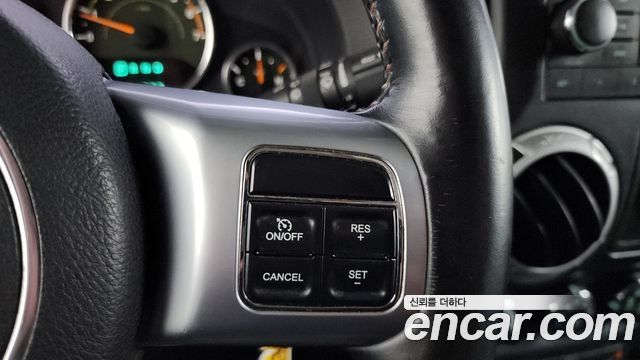 Jeep Wrangler (JK) 3.8 70th Anniversary 2011 — фото 14