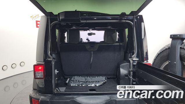 Jeep Wrangler (JK) 3.8 70th Anniversary 2011 — фото 16